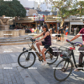 ΠΟΔΗΛΑΤΑΔΑ ΣΤΟ ΚΕΝΤΡΟ ΤΗΣ ΠΟΛΗΣ