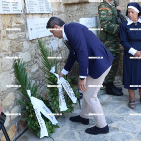 ΚΑΤΑΘΕΣΗ ΣΤΕΦΑΝΩΝ ΣΤΗ ΣΤΑ ΜΑΚΑΣΙ