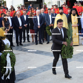 ΕΠΙΣΗΜΗ ΔΟΞΟΛΟΓΙΑ ΣΤΟΝ Ι.Ν. ΑΓΙΟΥ ΝΙΚΟΛΑΟΥ ΣΤΗΝ ΑΛΙΚΑΡΝΑΣΣΟ ΚΑΙ ΚΑΤΑΘΕΣΗ ΣΤΕΦΑΝΩΝ