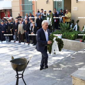 ΕΠΙΣΗΜΗ ΔΟΞΟΛΟΓΙΑ ΣΤΟΝ Ι.Ν. ΑΓΙΟΥ ΜΗΝΑ ΚΑΙ ΚΑΤΑΘΕΣΗ ΣΤΕΦΑΝΩΝ ΣΤΟ ΗΡΑΚΛΕΙΟ