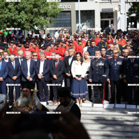 ΕΠΙΣΗΜΗ ΔΟΞΟΛΟΓΙΑ ΣΤΟΝ Ι.Ν. ΑΓΙΟΥ ΜΗΝΑ ΚΑΙ ΚΑΤΑΘΕΣΗ ΣΤΕΦΑΝΩΝ ΣΤΟ ΗΡΑΚΛΕΙΟ