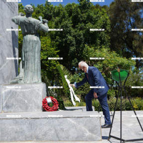 ΚΑΤΑΘΕΣΗ ΣΤΕΦΑΝΩΝ ΓΙΑ ΤΗΝ ΜΑΧΗ ΤΗΣ ΚΡΗΤΗΣ