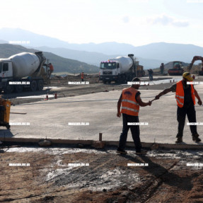 ΚΑΤΑΣΚΕΥΗ ΟΙΚΙΣΜΟΥ ΜΕ ΚΟΝΤΕΙΝΕΡ ΓΙΑ ΤΟΥΣ ΣΕΙΣΜΟΠΛΗΚΤΟΥΣ ΣΤΟ ΑΡΚΑΛΟΧΩΡΙ