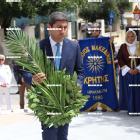 ΚΑΤΑΘΕΣΗ ΣΤΕΦΑΝΩΝ ΓΙΑ ΤΗΝ ΓΕΝΟΚΤΟΝΙΑ ΤΩΝ ΠΟΝΤΙΩΝ