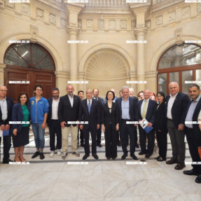 ΑΝΤΙΠΡΟΣΩΠΕΙΑ ΑΠΟ ΤΗΝ ΠΟΛΗ ΝΙΝΓΚΜΠΑ ΤΗΣ ΚΙΝΑΣ ΣΤΗ ΛΟΤΖΙΑ