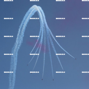 ΑΕΡΟΠΟΡΙΚΗ ΕΠΙΔΕΙΞΗ RED ARROWS ΣΤΑ ΧΑΝΙΑ ΓΙΑ ΤΗ ΜΑΧΗ ΤΗΣ ΚΡΗΤΗΣ