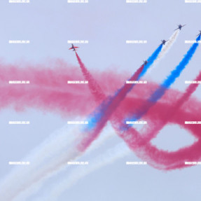 ΑΕΡΟΠΟΡΙΚΗ ΕΠΙΔΕΙΞΗ RED ARROWS ΣΤΑ ΧΑΝΙΑ ΓΙΑ ΤΗ ΜΑΧΗ ΤΗΣ ΚΡΗΤΗΣ