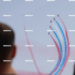 ΑΕΡΟΠΟΡΙΚΗ ΕΠΙΔΕΙΞΗ RED ARROWS ΣΤΑ ΧΑΝΙΑ ΓΙΑ ΤΗ ΜΑΧΗ ΤΗΣ ΚΡΗΤΗΣ