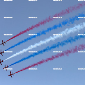 ΑΕΡΟΠΟΡΙΚΗ ΕΠΙΔΕΙΞΗ RED ARROWS ΣΤΑ ΧΑΝΙΑ ΓΙΑ ΤΗ ΜΑΧΗ ΤΗΣ ΚΡΗΤΗΣ